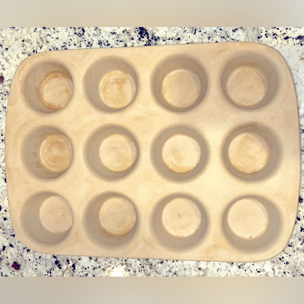 EUC Pampered Chef Family Heritage Classic 12 Cup Muffin Pan